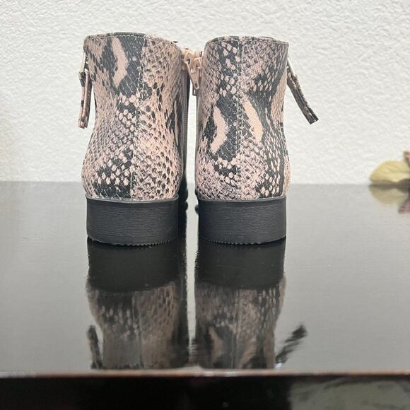 *NWOT* Time & Tru Snake Print Ankle Booties Size 8.5 - Picture 3 of 7